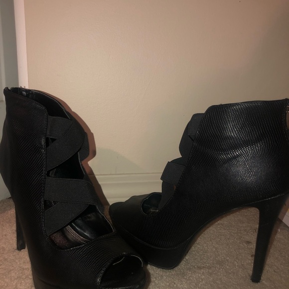 Shoes - Picture 2 of 4